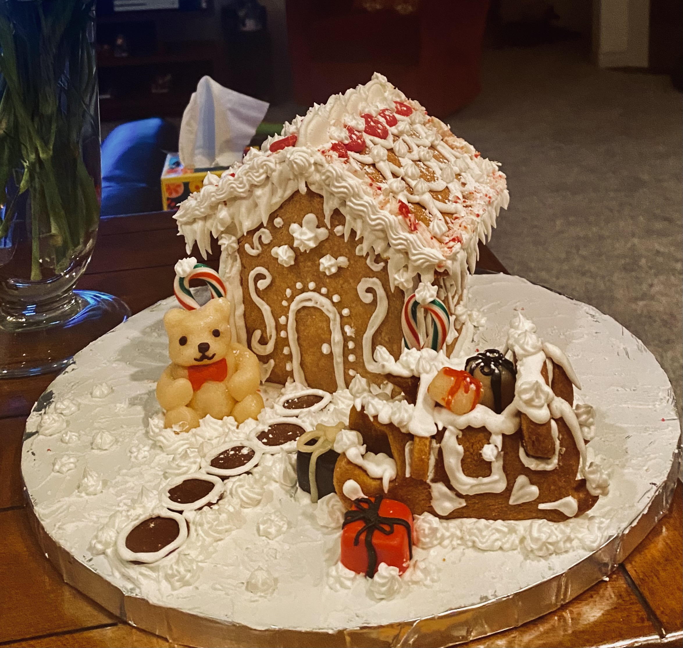 Build and Decorate a Gingerbread House (Youth)